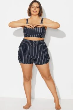 Plus Size Black ļ¼ White Pinstripe Shorts