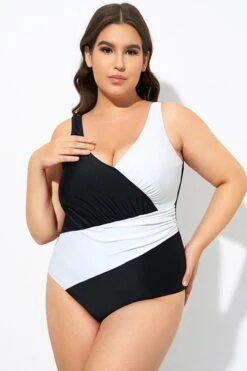 Black And White Plunge V-neckline One Piece Swimsuit 11 Black And White Plunge V-neckline One Piece Swimsuit -Meetcurve Shop dsc08049
