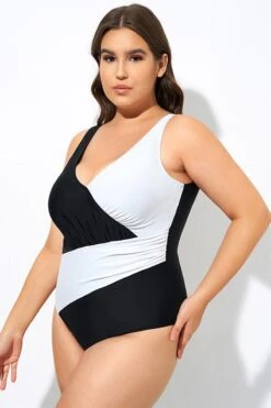 Black And White Plunge V-neckline One Piece Swimsuit 12 Black And White Plunge V-neckline One Piece Swimsuit -Meetcurve Shop dsc08057